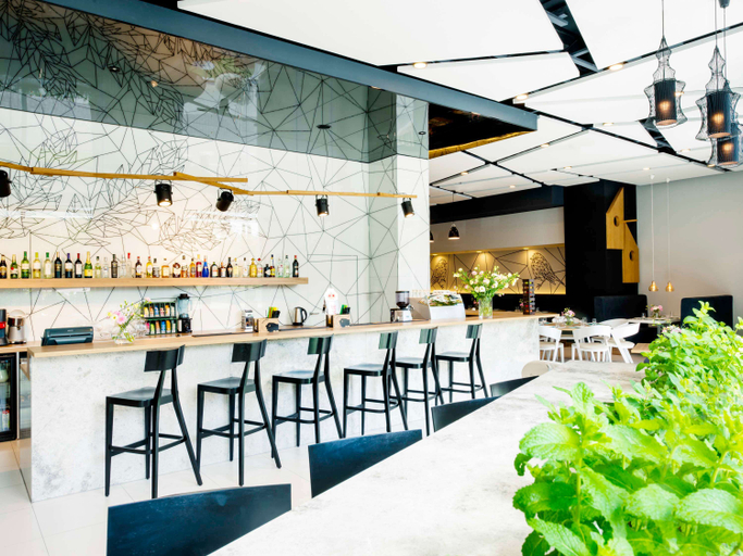 Food & Drinks