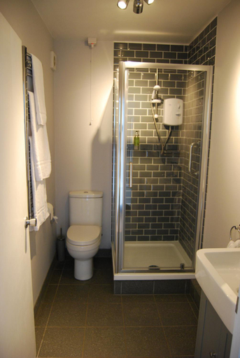 Bathroom 2, Hare And Hounds, East Sussex