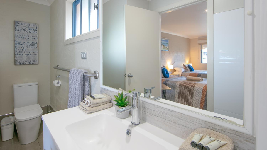 Bathroom 3, Yamba Twin Pines Motel, Clarence Valley- Coast