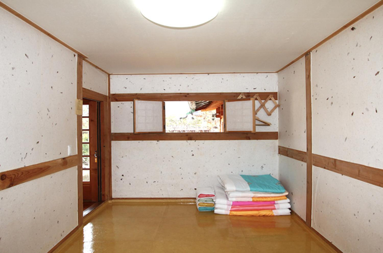 Bedroom, Buyongheon, Jeonju