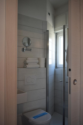 Bathroom 5, Albergo Al Pescatore, Verona