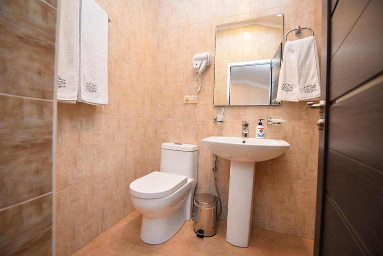 Bathroom 2, Laguna Hotel