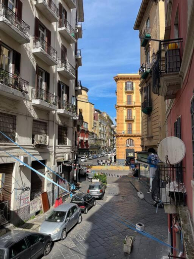 Others 4, La casa di Ary, Napoli