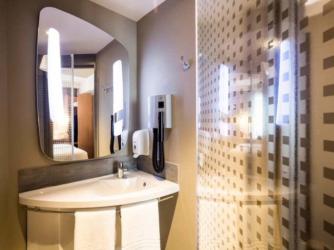 Bathroom 4, ibis Yerevan Center, Yerevan