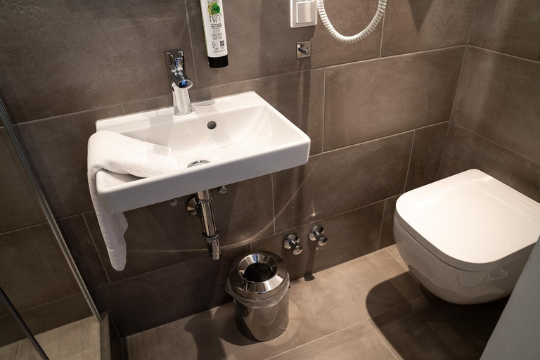 Bathroom 12