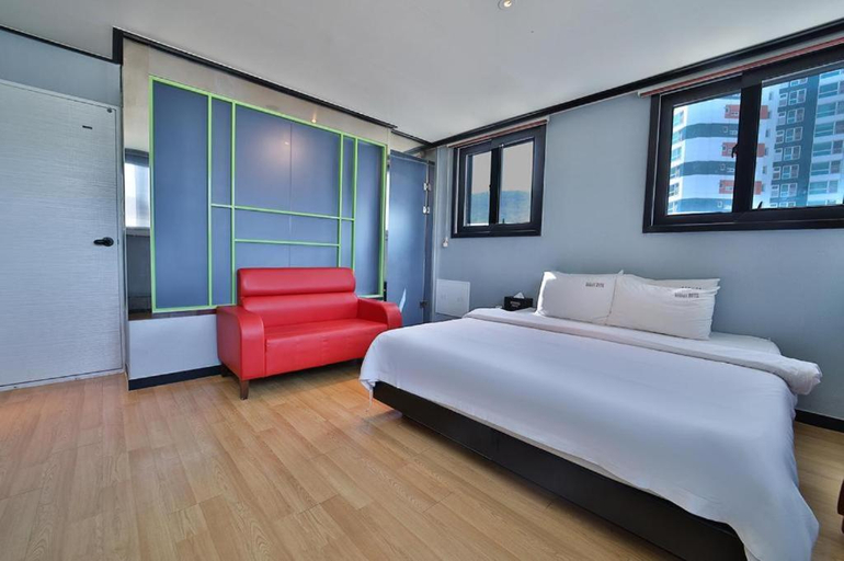 Others 5, Hermes Hotel, Jung