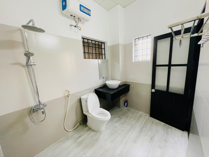 Bathroom 10