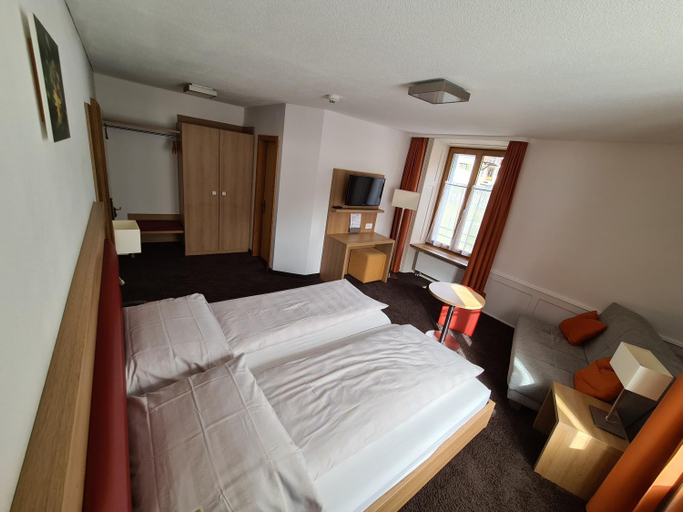 Others 3, Hotel Statzerhorn, Albula