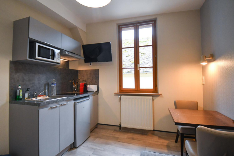 Others 4, Hotel Chez MiMi, Aube