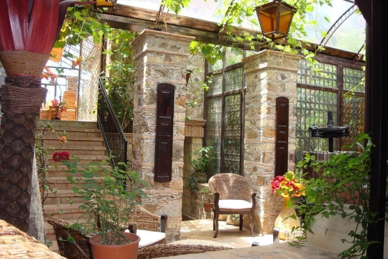 Exterior & Views 24