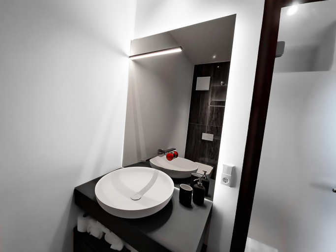 Bathroom 11