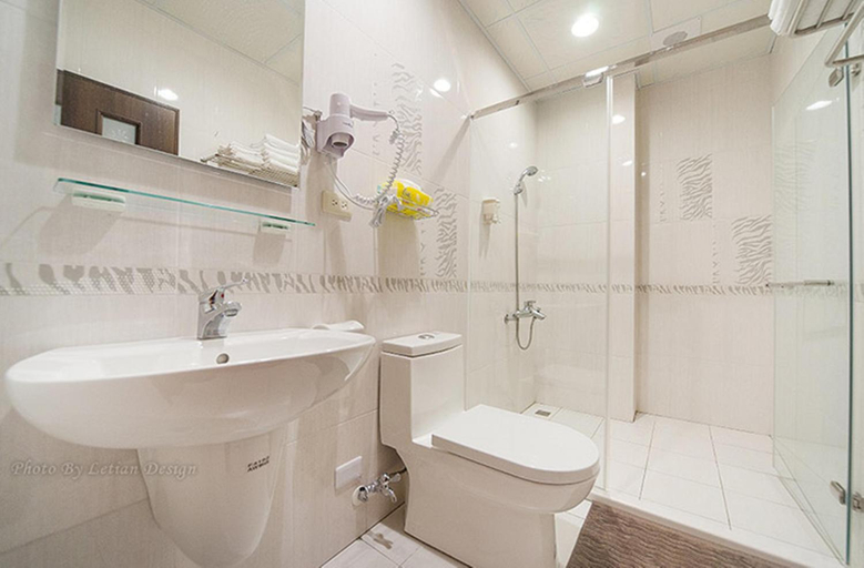 Bathroom 3, Follow Me Bed and Breakfast, Taitung