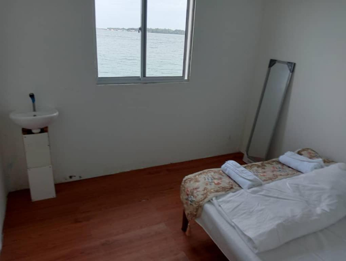 Bedroom 3, ADIL WATERHOUSE RESORT, Semporna