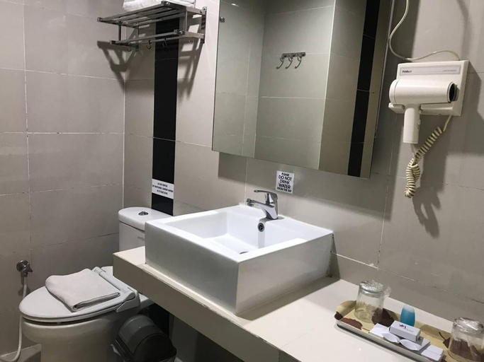 Bathroom 8