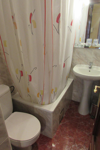 Bathroom 2, Hostal Prim, Madrid