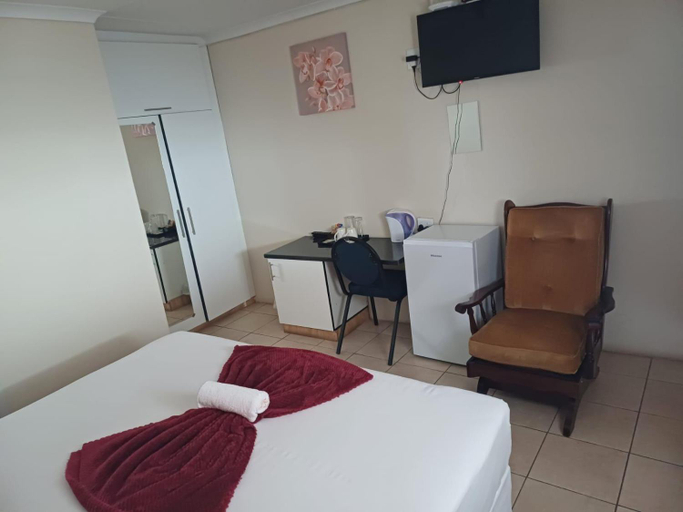 Bedroom, TOP TOWN LODGE, Amathole