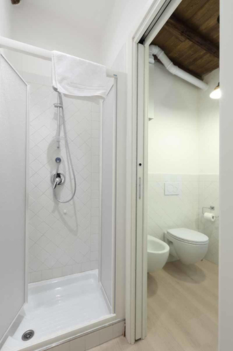 Bathroom 3, Ricky Rooms, La Spezia