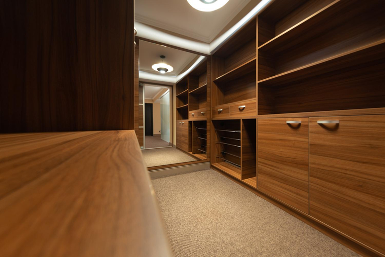 Others 4, Daria Suite, Targu Jiu