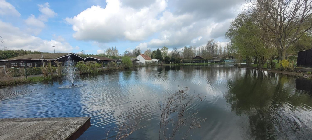 View 2, Chalet Sea-renity Lakeside met jacuzzi, West-Vlaanderen