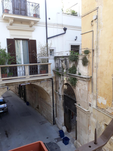 Others 3, chicchinella, Bari