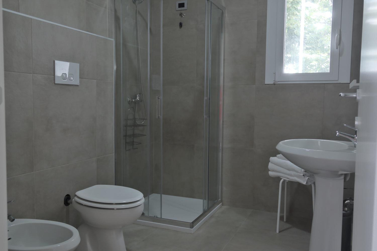 Bathroom 4, Hotel Villa Reale, Venezia