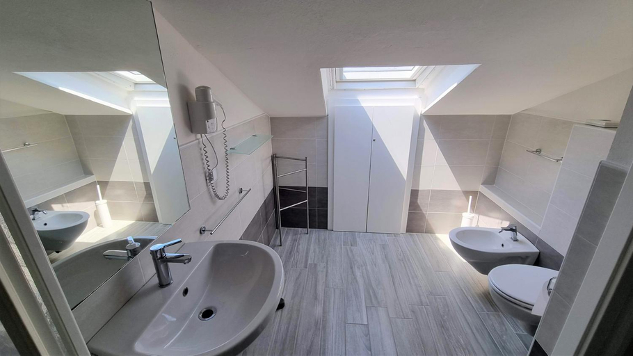 Bathroom 4, Hotel Canoa, Ravenna