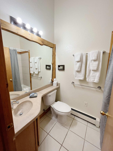 Bathroom 3, Cabin A Suite Bed and Breakfast, Teller