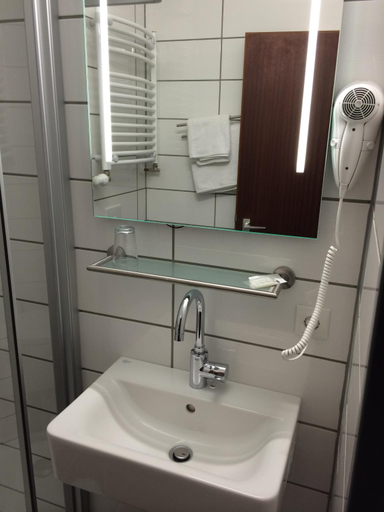 Bathroom 5, StadtHotel Bad Fallingbostel, Heidekreis