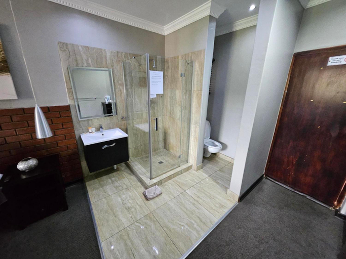Bathroom 5, Pietersburg Club, Capricorn
