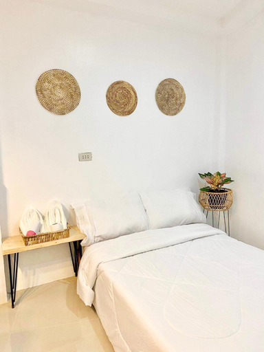 Bedroom 2, Best studio flat w/ NETFLIX near airport and beach!, Lapu-Lapu City