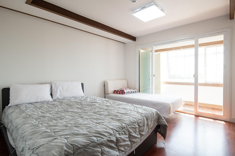 Bedroom 2, White Dream Pension, Jeju