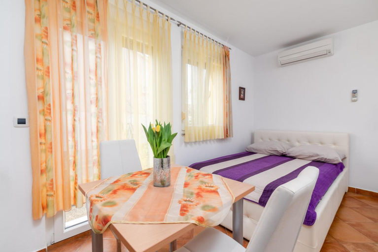 Others 5, Apartments Manuela, Pula