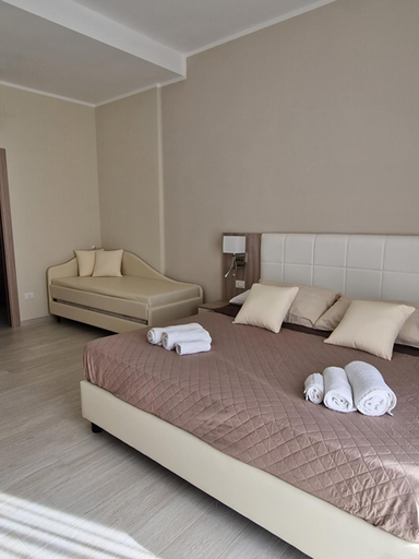 Others 3, Luxury House, Cosenza