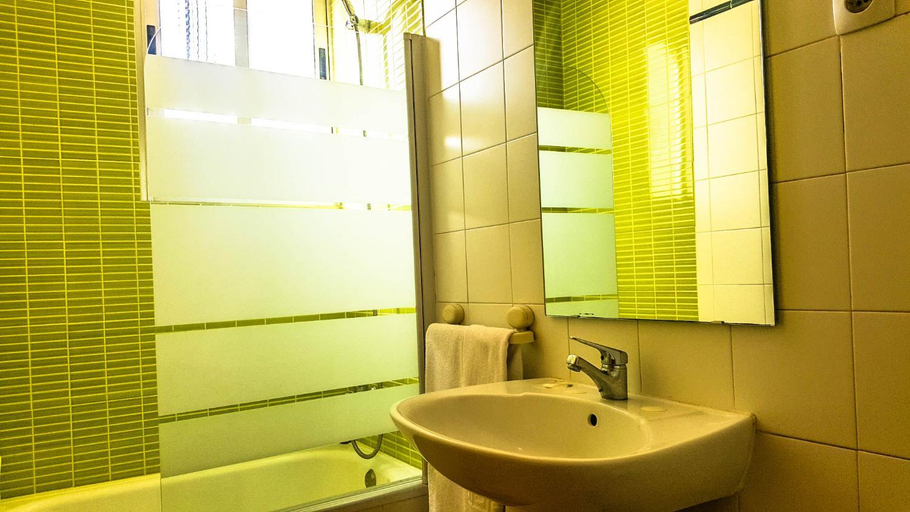 Bathroom, Hostal Restaurante El Paso, Jaén