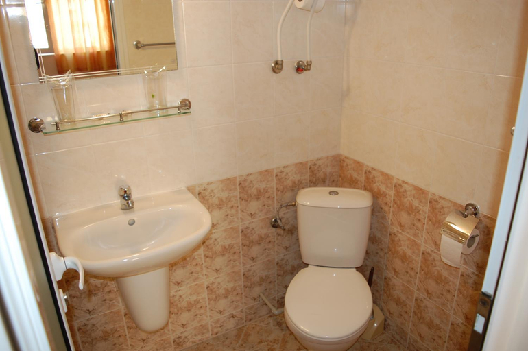 Bathroom 3, Hotel Vitosha, Tryavna