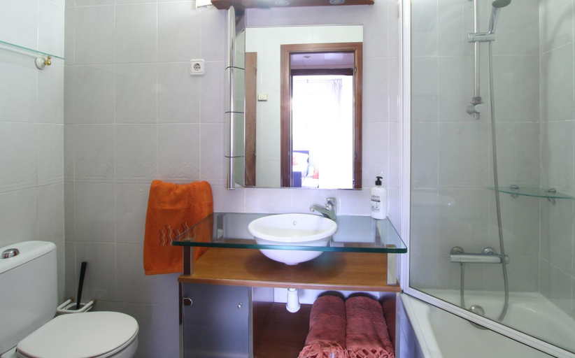 Bathroom 2, Good-Apartments Barcelona, Barcelona
