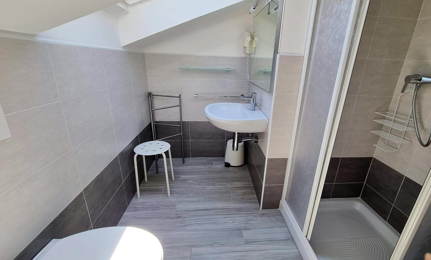 Bathroom 3, Hotel Canoa, Ravenna