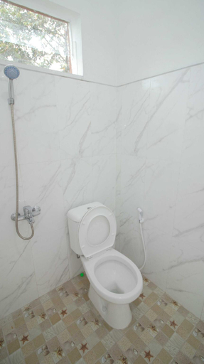 Bathroom 4, Villa Evergreen | Private Pool and Karaoke, Malang