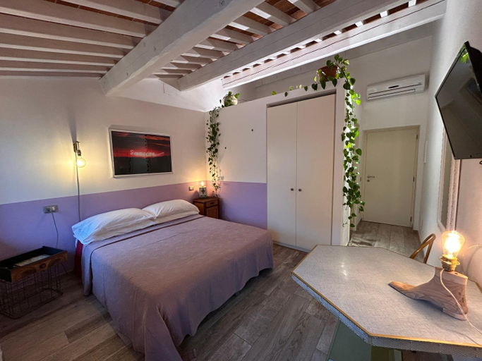 Others 5, Casa Santa Marta, Verona