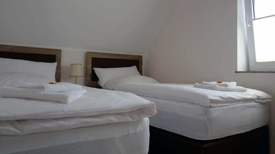 Bedroom 4, Kolpings-Gastehaus, Emsland