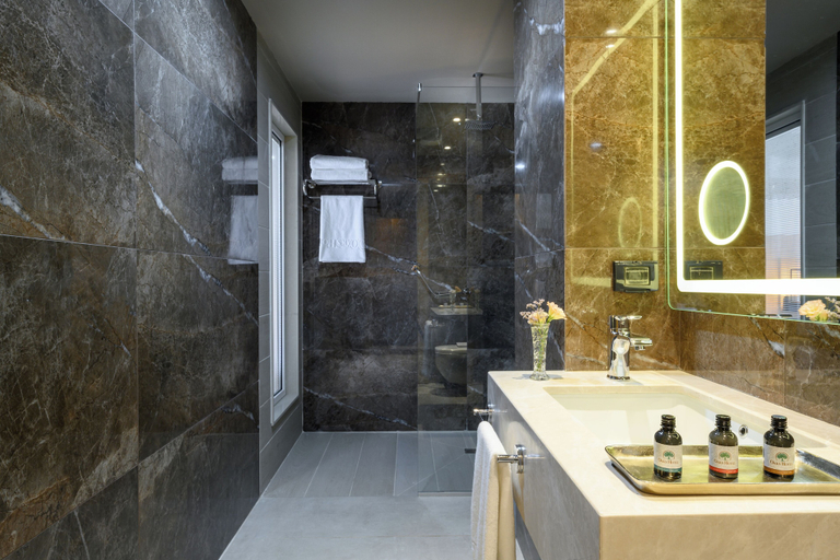 Bathroom 5, OAKS HOTEL