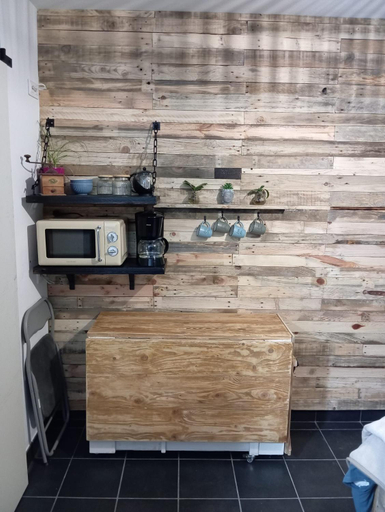Others 5, La guitoune - chambre ou studio, clim, parking, sdb terrasses et entrees privatives, SPA, Hérault