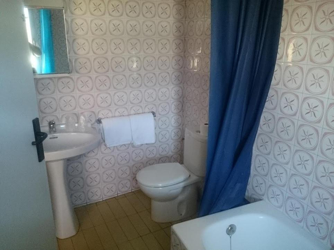 Bathroom 2, Hostal El Centro, Huesca