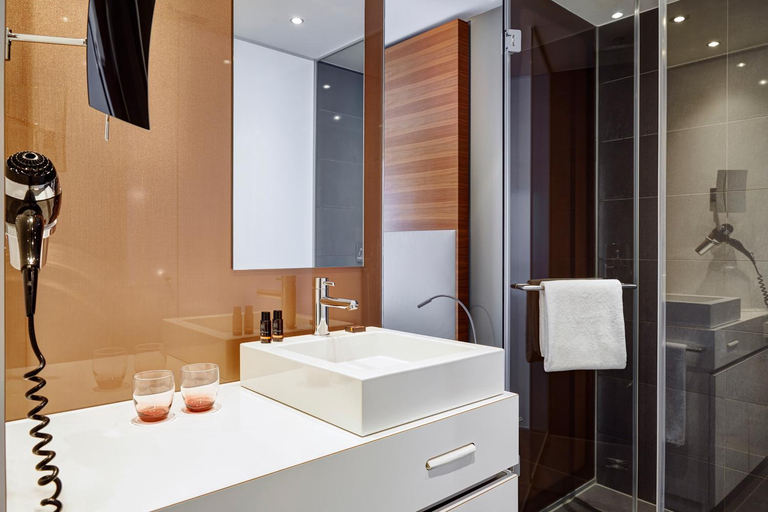 Bathroom 10