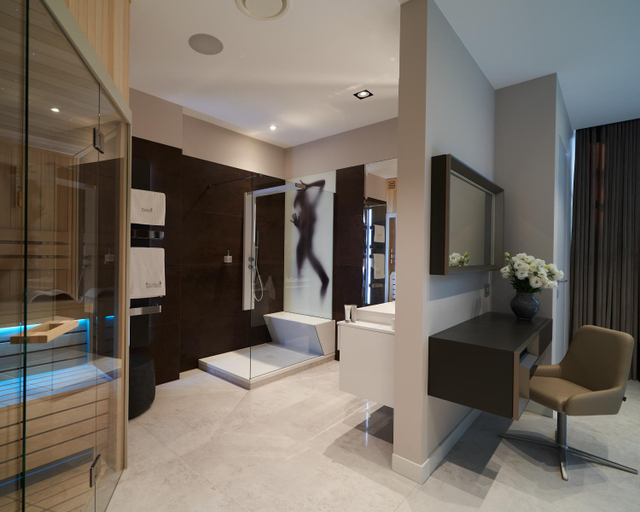 Bathroom 14