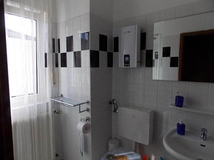 Bathroom 2, Ferienwohnung Bornheim Hersel, Rhein-Sieg-Kreis