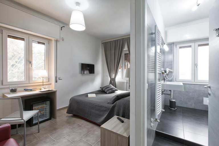 Others 5, B&B Civico 1, Pavia