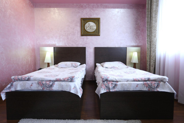 Others 3, Vanatur Hotel