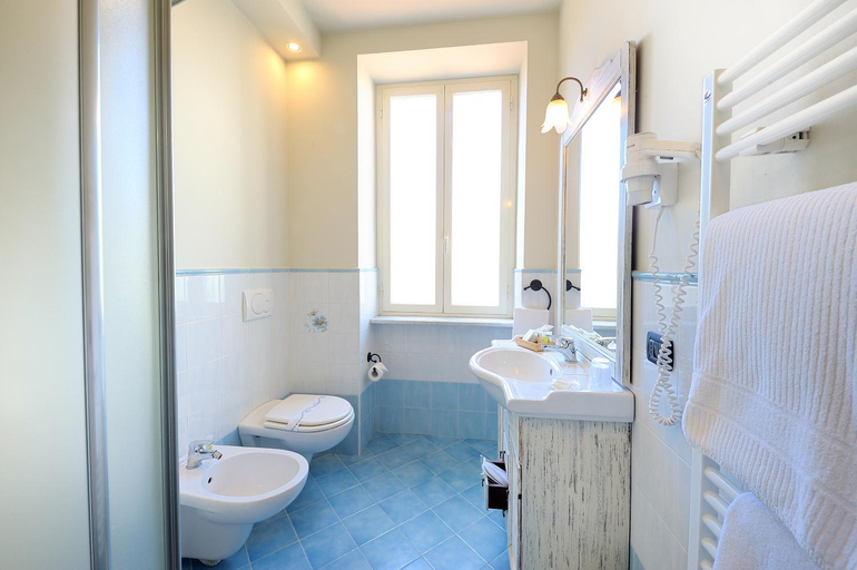 Bathroom 4