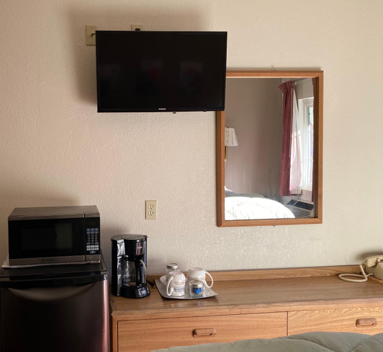 Others 5, Monte Bianco Inn, Siskiyou